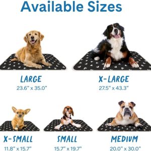 The Green Pet Shop Cool Pet Pad - Medium, Disney’s Mickey & Minnie Mouse - Self-Cooling, Pressure Activated Mat for Dogs & Cats from 21-45 lbs - Non-Toxic Gel, No Water Needed