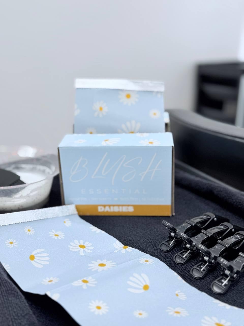 Blush Essential Aluminum Foil Daisies Hair Foils 5x10.75-500 Sheets for Hair Bleach, Foil for Highlighting, Cute Hair Foils, Professional Hair Foils, Pop Up Foils for Hair Color in Salons - Image 2